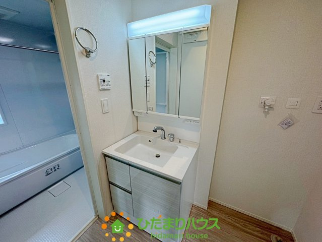 蓮田市西新宿11期　新築一戸建て　グラファーレの独立洗面台