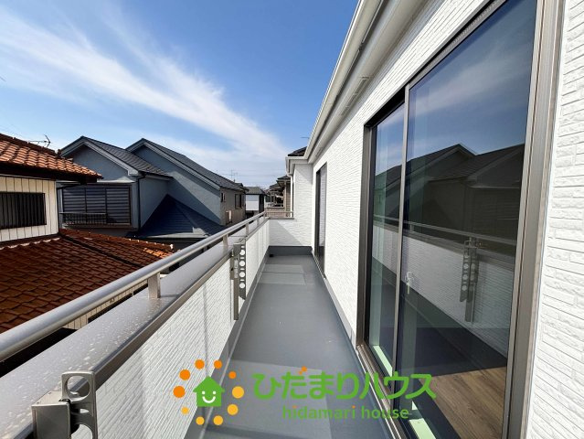 蓮田市西新宿11期　新築一戸建て　グラファーレのバルコニー