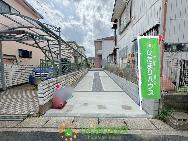 蓮田市西新宿11期　新築一戸建て　グラファーレの前面道路含む現地写真