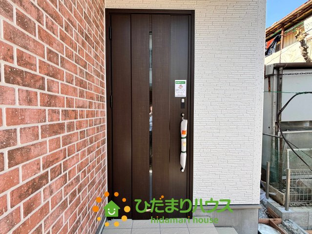 蓮田市西新宿11期　新築一戸建て　グラファーレの玄関