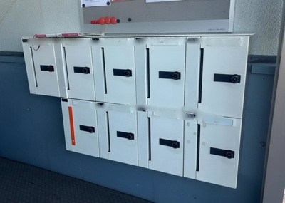 【設備】 | グランドハイツ相模原 | エントランス付近に設置されている集合ポストは、住んでいる部屋と離れているため、ポストをあさるなど誰かに何かされていても被害に気づきにくいです。入居する時には他人に特定されにくい番号で鍵をかけましょう！