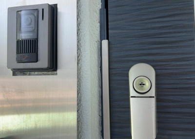 【防犯設備】 | グランドハイツ相模原 | 室内の防犯設備もチェックしましょう！モニター付きインターホンが設置されているか、防犯シャッターが設備されているか、ベランダに人が上がってきにくい高さかなどチェックしておくと入居後も安心できるでしょう。