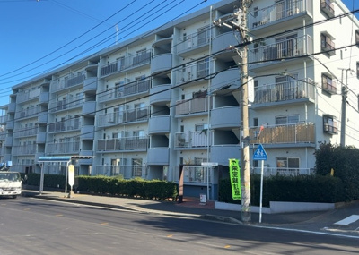 【外観】 | グランドハイツ相模原 | マンションの外観は非常に重要なポイントです！外観の善し悪しは資産価値に大きな影響を与えます。外観のいいマンションを購入することで、高値で売却がしやすく、買い手が見つかりやすいというメリットがあります。