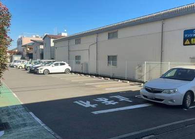 【その他】 | グランドハイツ相模原 | 駐車場と明記されていても、最小スペースでつくられた駐車場だと大型車は駐車できなかったり、出入りしにくくなったりする可能性があります。お車のサイズと購入したい物件の駐車場のサイズを現地で確認しましょう。