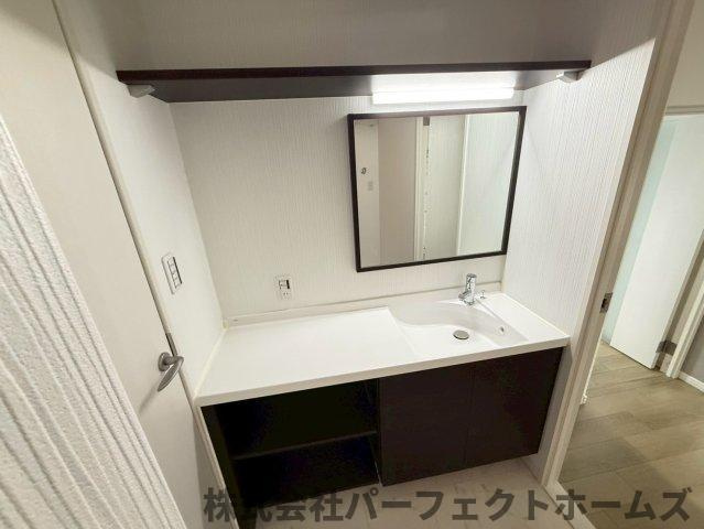 藤阪ハイツD6棟の独立洗面台|独立洗面台です