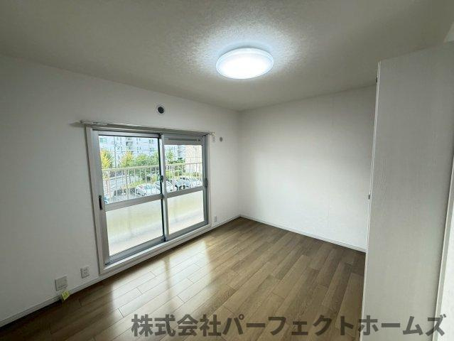 藤阪ハイツD6棟の洋室|使い勝手のいい洋室です