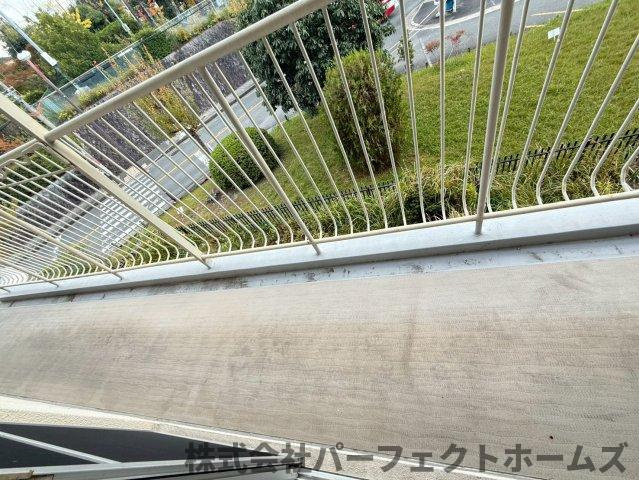藤阪ハイツD6棟のバルコニー|暖かな日差しのふりそそぐバルコニー