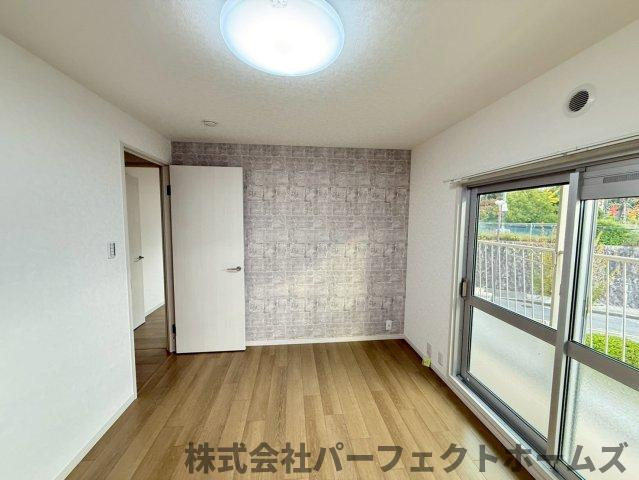 藤阪ハイツD6棟の洋室|落ち着いた色調の洋室です