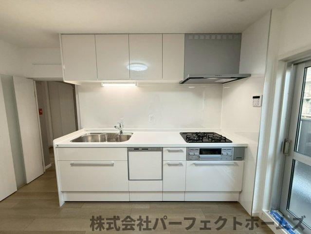 藤阪ハイツD6棟のキッチン|コンパクトなキッチンで掃除もラクラク