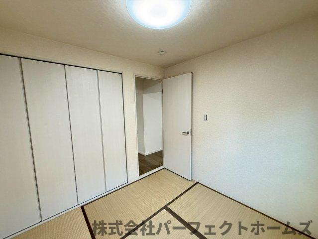 藤阪ハイツD6棟の和室|畳の上でゆっくりとくつろげる和室です