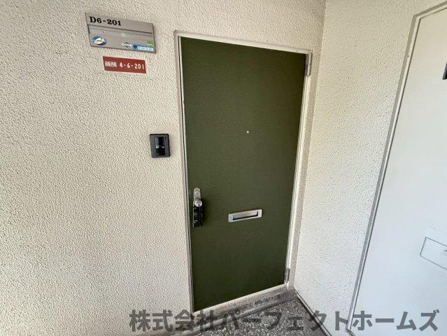 藤阪ハイツD6棟のエントランス|建物の内部です