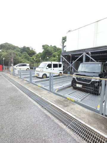 フローラ稲毛の駐車場