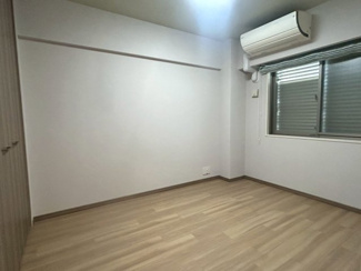 【寝室】 | パラドール嵯峨嵐山・四季彩苑 | 洋室6帖からは水廻りへスムーズな動線