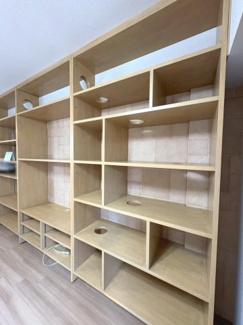 【内装】 | パラドール嵯峨嵐山・四季彩苑 | 造り付けTVボードはキャットウォークとしても使用できるように設計されてます