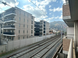 【展望】 | パラドール嵯峨嵐山・四季彩苑 | 京福電車がバルコニーから見える◆電車好きのお子様はワクワク♪