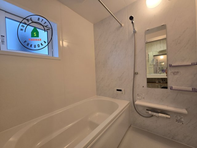 福津市福間南4丁目第1-3棟（3号棟）の浴室|1日の疲れを癒してくれる広々バスルーム。雨の日のお洗濯にも大活躍な浴室乾燥機付です！