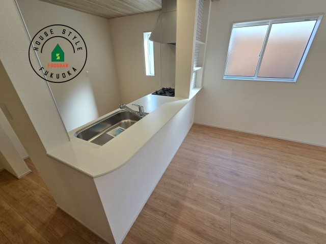 福津市福間南4丁目第1-3棟（3号棟）のダイニング|キッチンから立ち込める香りが今日の料理を期待させます。