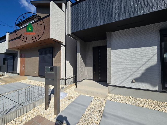 福津市福間南4丁目第1-3棟（3号棟）の玄関|おでかけの時も帰った時も、「我が家」を最初に感じでもらえる素敵な空間に。