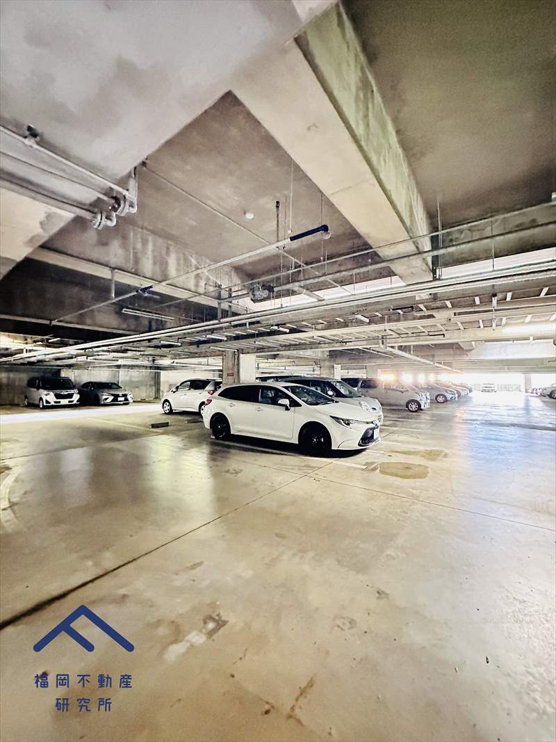 レークヒルズ野多目1番館Bの駐車場