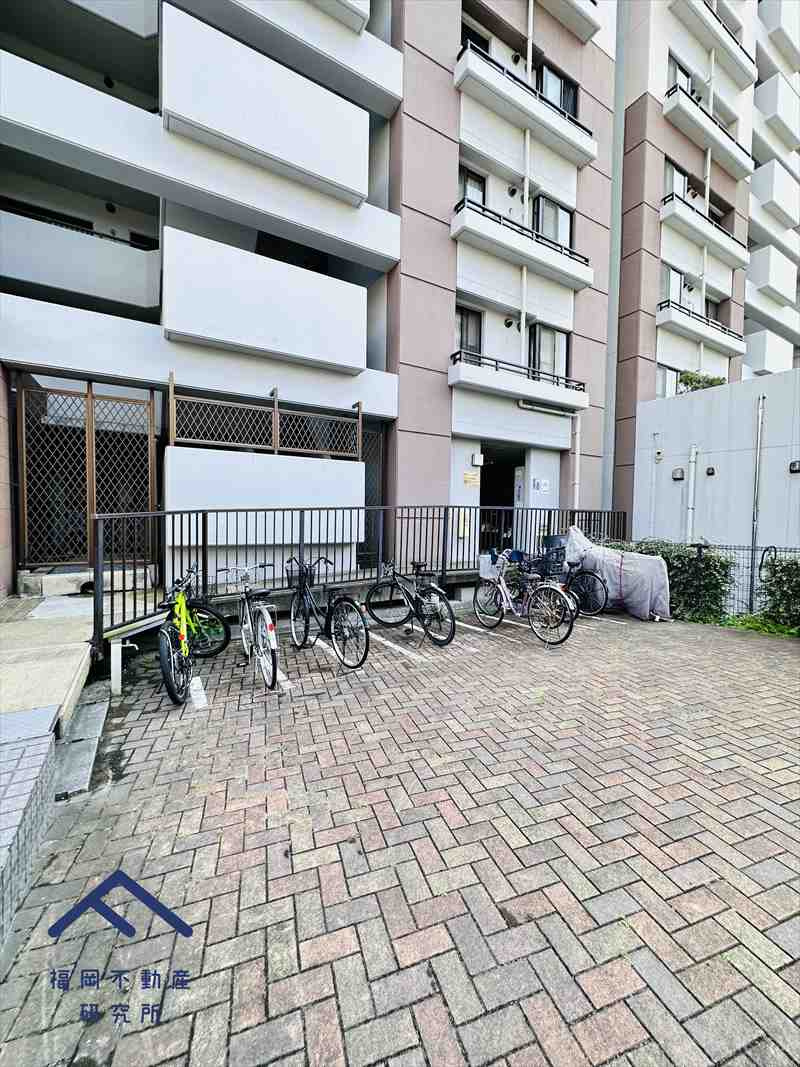 レークヒルズ野多目1番館Bの駐車場