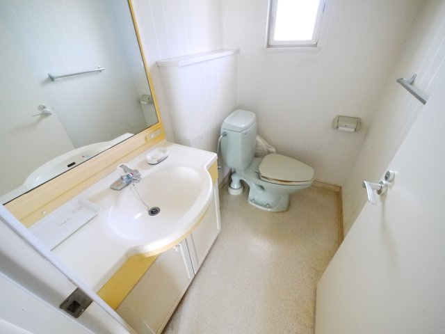 茂原市緑ヶ丘5　中古戸建のトイレ|敷地約80坪三井ホーム施工５LDK都市ガス上下水 緑ヶ丘リゾーン分譲地内スーパーせんどう徒歩約12分
