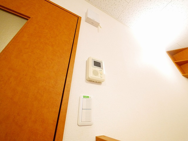 レオパレスプルメリアのセキュリティ|モニター付きインターホンあります。