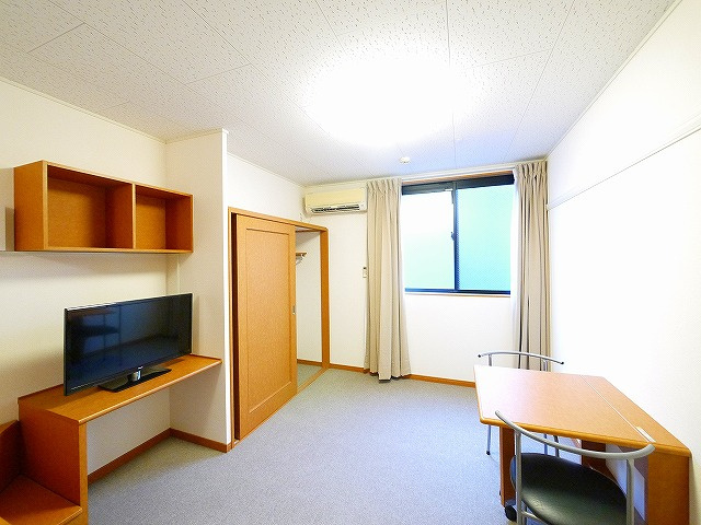 レオパレスプルメリアの居間・リビング|おしゃれな居間です