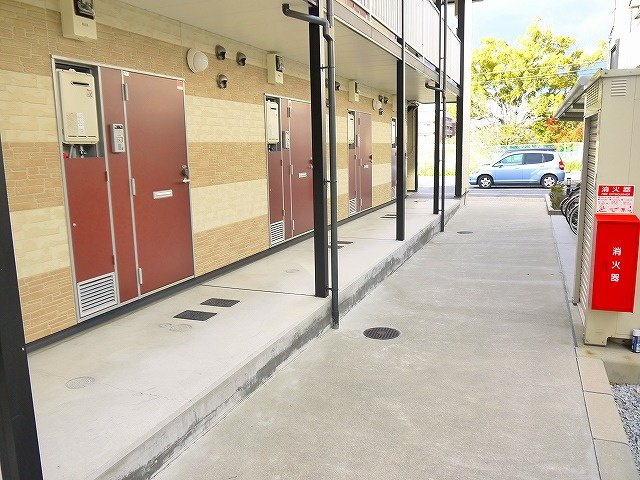 レオパレスプルメリアのエントランス|毎日通るエントランスはこのようになっています