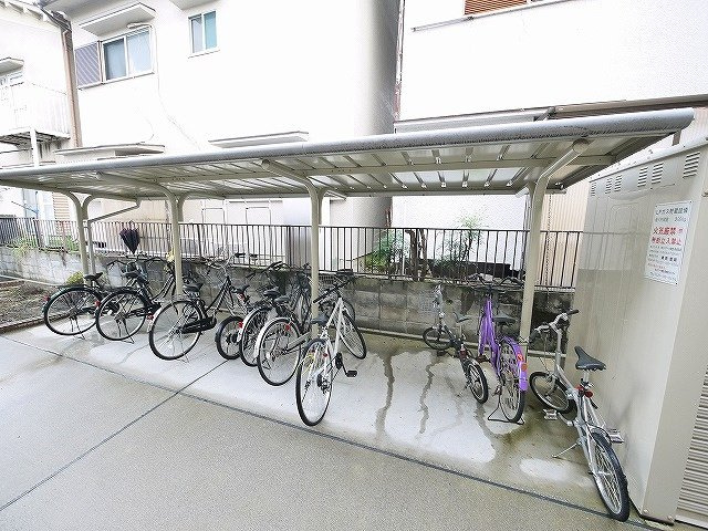 レオパレスプルメリアのその他共用部分|駐輪場もあります
