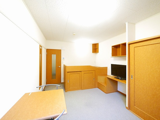 レオパレスプルメリアの居間・リビング|ゆったりとした居間です