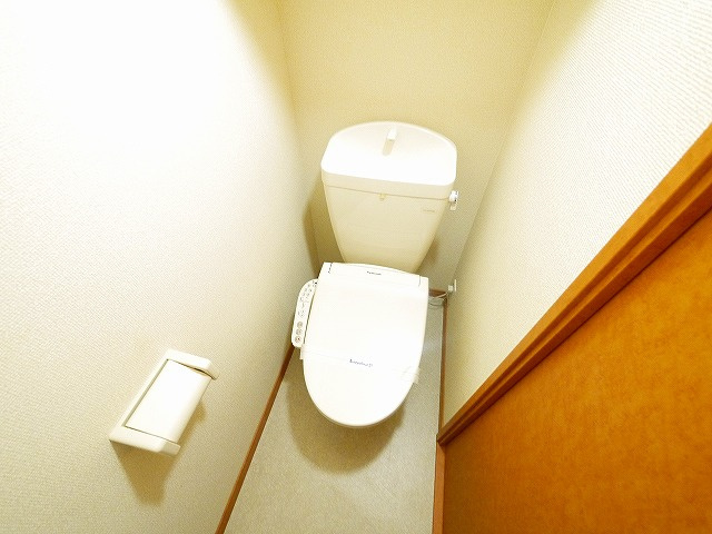 レオパレスプルメリアのトイレ|清潔感のあるトイレです