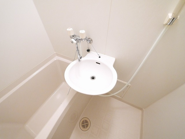 レオパレスプルメリアの洗面所|コンパクトで使いやすい洗面所