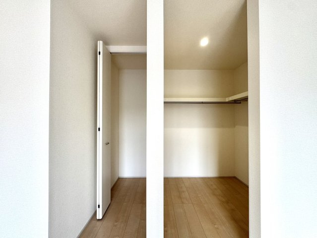 リーブルガーデン　第1小山中久喜　５号棟の収納|衣類はもちろん、お子様との思い出もたっぷりしまえるウォークインクローゼット
