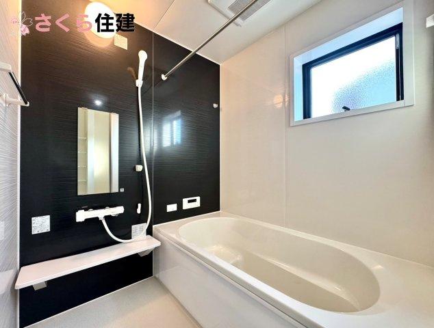 リーブルガーデン　第1小山中久喜　５号棟の浴室|梅雨の時期は大活躍の浴室乾燥機！家族の数だけ増える洗濯物もしっかり乾かせます