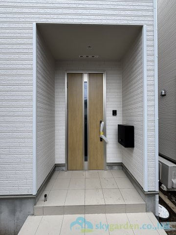 秦野市栄町第1　新築戸建　全6棟5号棟の玄関