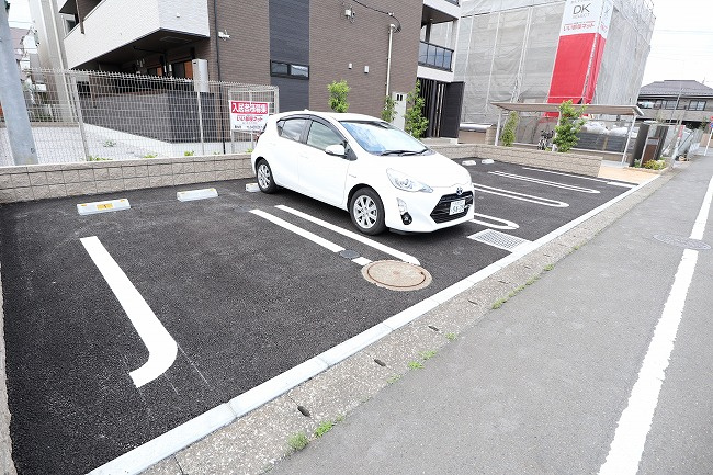 クレストTSの駐車場