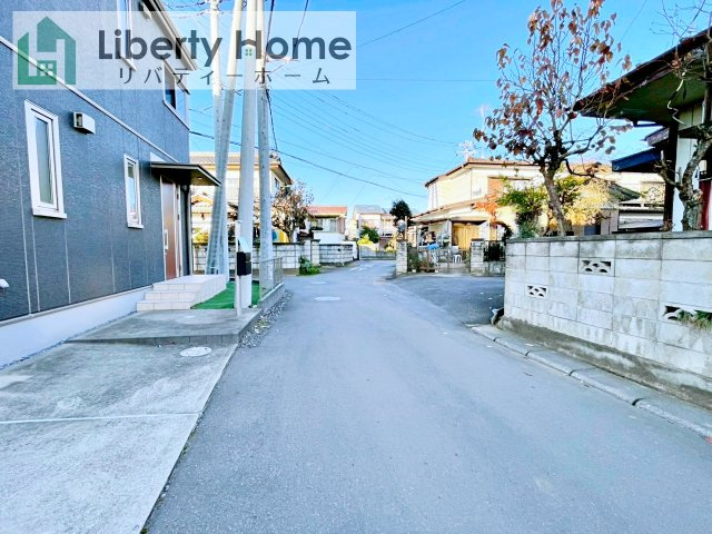 土浦市乙戸　中古戸建の前面道路含む現地写真