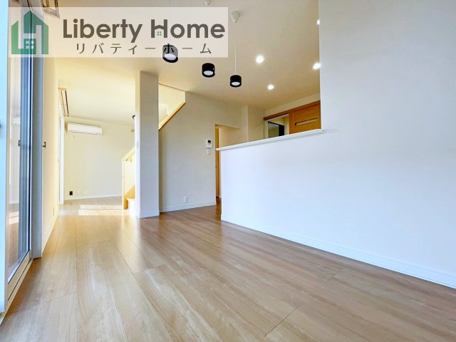 土浦市乙戸　中古戸建の居間・リビング