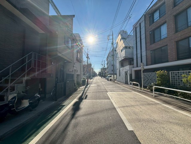 世田谷区下馬1丁目　建築条件付き売地の前面道路含む現地写真|2025.11.22撮影

現地ご見学希望・資料請求などお気軽にお問い合わせ下さい！
03-5990-5201