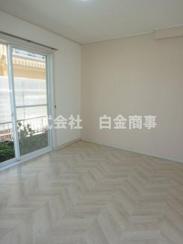 テラスハウス若葉B棟の居間・リビング