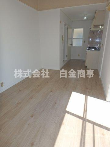 テラスハウス若葉B棟の居間・リビング