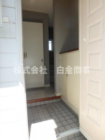 テラスハウス若葉B棟の玄関