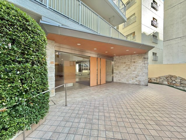 目白ガーデニアの居間・リビング|現地ご見学希望・資料請求などお気軽にお問い合わせ下さい！
03-5990-5201