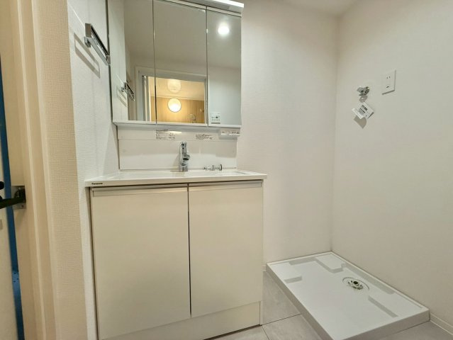 目白ガーデニアの独立洗面台|現地ご見学希望・資料請求などお気軽にお問い合わせ下さい！
03-5990-5201