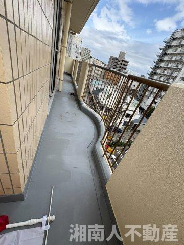 ライオンズマンション片瀬江ノ島のバルコニー|暖かな日差しのふりそそぐバルコニー