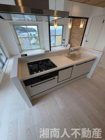 ライオンズマンション片瀬江ノ島のキッチン|コンパクトなキッチンで掃除もラクラク