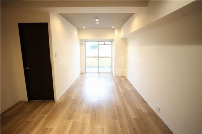 【居間・リビング】 | ポートヴィラ弁天 | こちらの居間で趣味の時間をお楽しみください