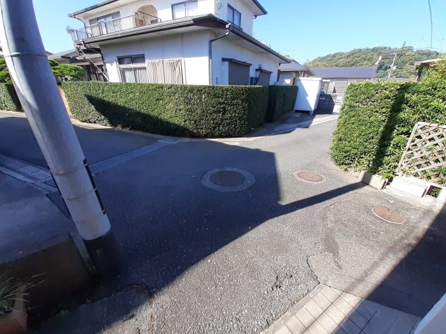 宇城市松橋町松橋の中古一戸建の前面道路含む現地写真|西側公道