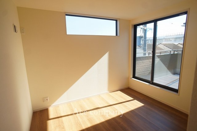 【子供部屋】 | 東大阪市大蓮北4丁目　【4号棟/全5棟】 | 【3階：洋室5.75帖】南面からの採光で明るいお部屋です☆