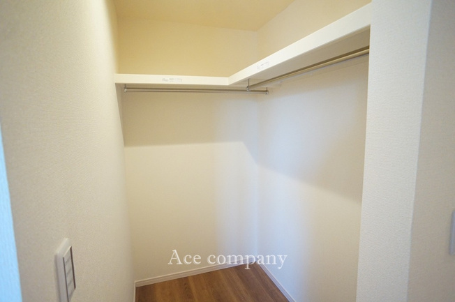 【収納】 | 東大阪市大蓮北4丁目　【4号棟/全5棟】 | 【3階：広々洋室9.5帖！】のウォークインクローク内です♪